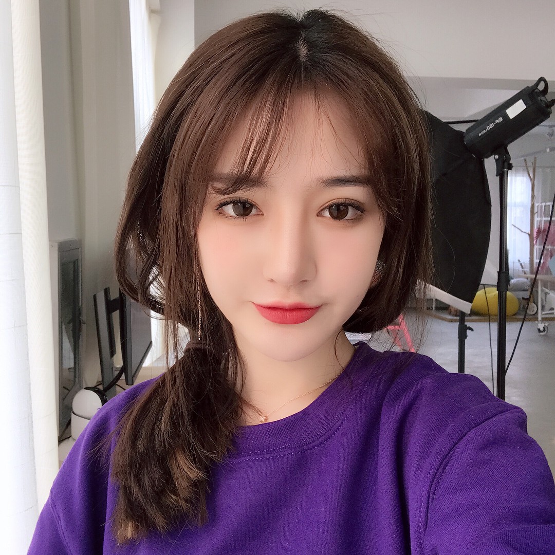 Nhan sắc nổi bật của cô bạn Trung Quốc khiến cả trai lẫn gái đều thi nhau bấm follow